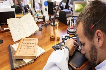 深圳欧米茄手表售后清洗保养