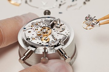 深圳欧米茄起雾了维修